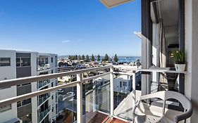 Ocean View Beach Escape - Top Floor Apartments, Mt Maunganui Base